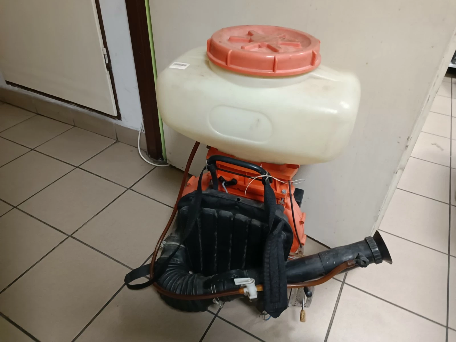 opryskiwacz-i-dmuchawa-spalinowa-magnum-zasilanie-spalinowe