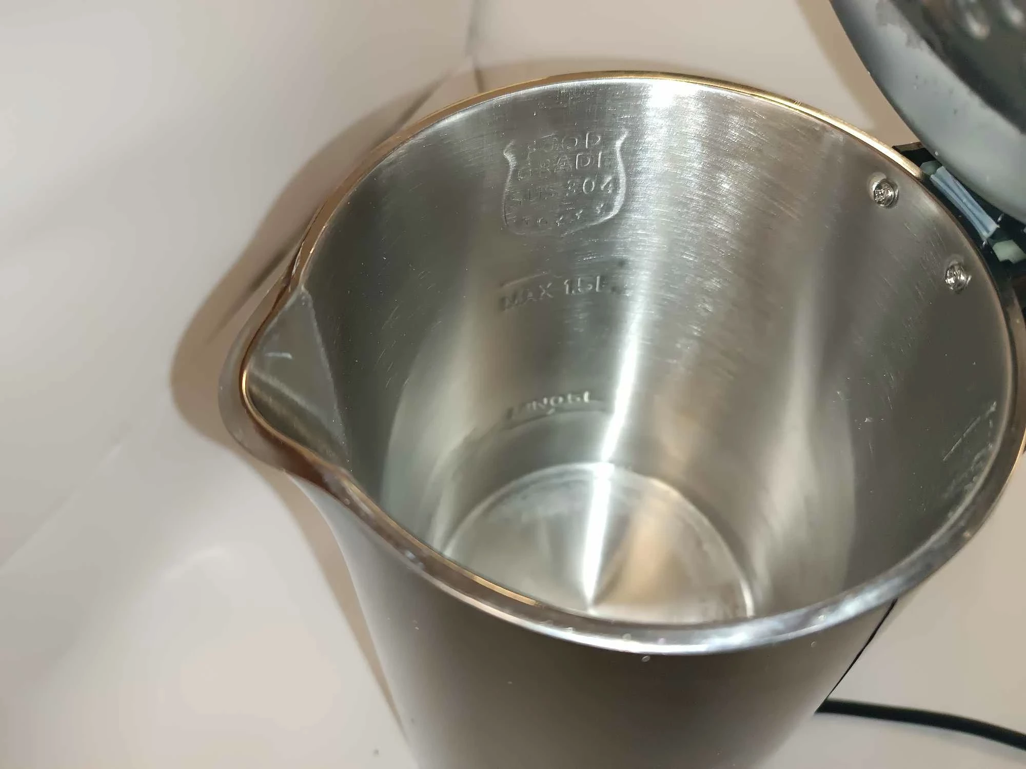 czajnik-gotze-jensen-kt930k-1800w-15l-kolor-dominujacy-czarny