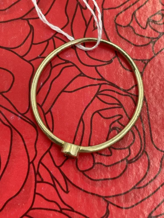 drobny-zloty-pierscionek-marka-bez-marki