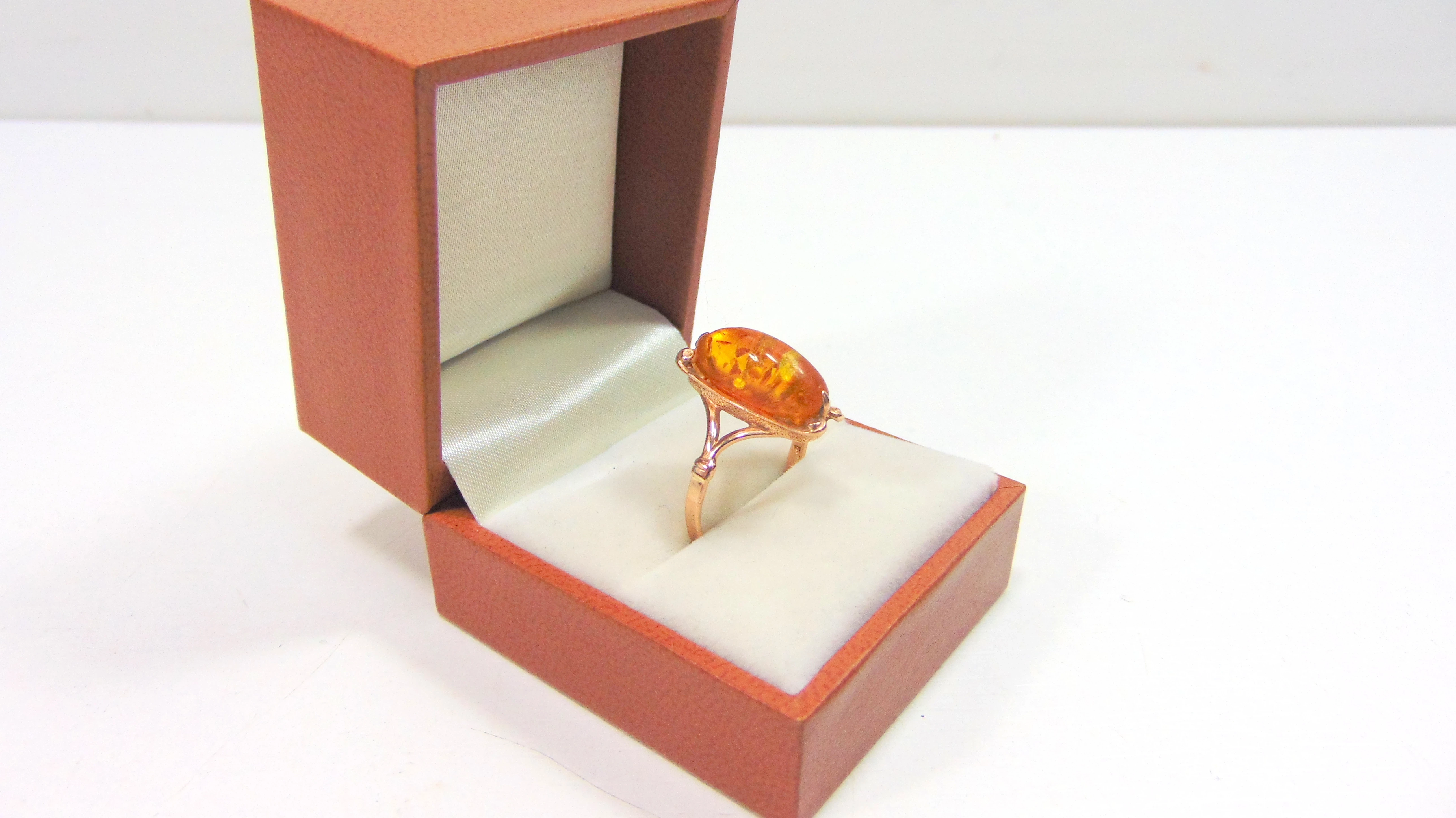 piekny-zloty-pierscionek-stan-nie-wymaga-renowacji