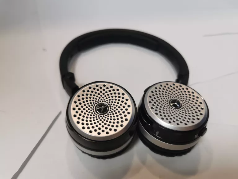 sluchawki-akg-mercedes-p104-etui-rynek-10-debica-tsc2