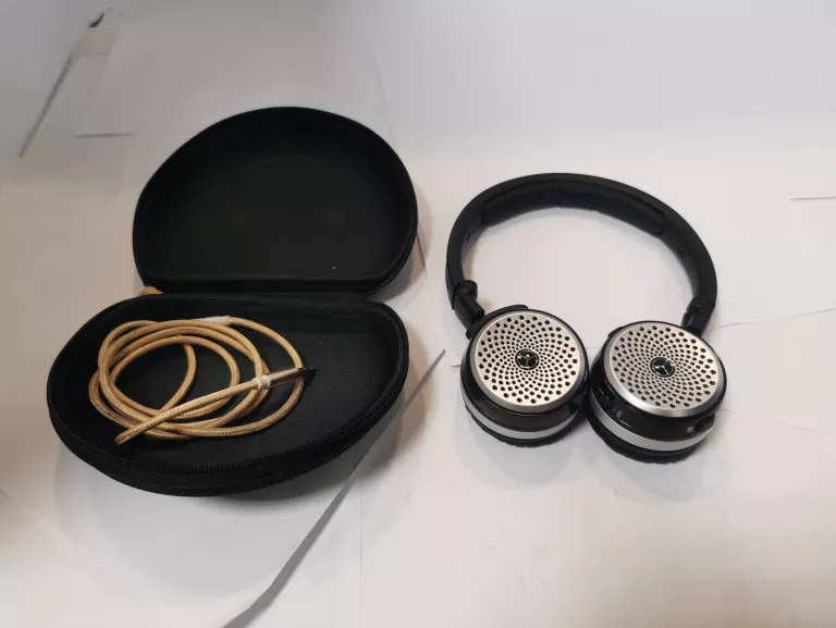 sluchawki-akg-mercedes-p104-etui-stan-uzywany