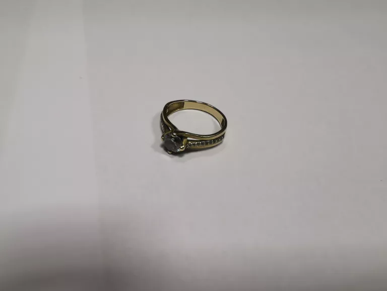 sluchawki-akg-mercedes-p104-etui-rodzaj-sluchawek-inne