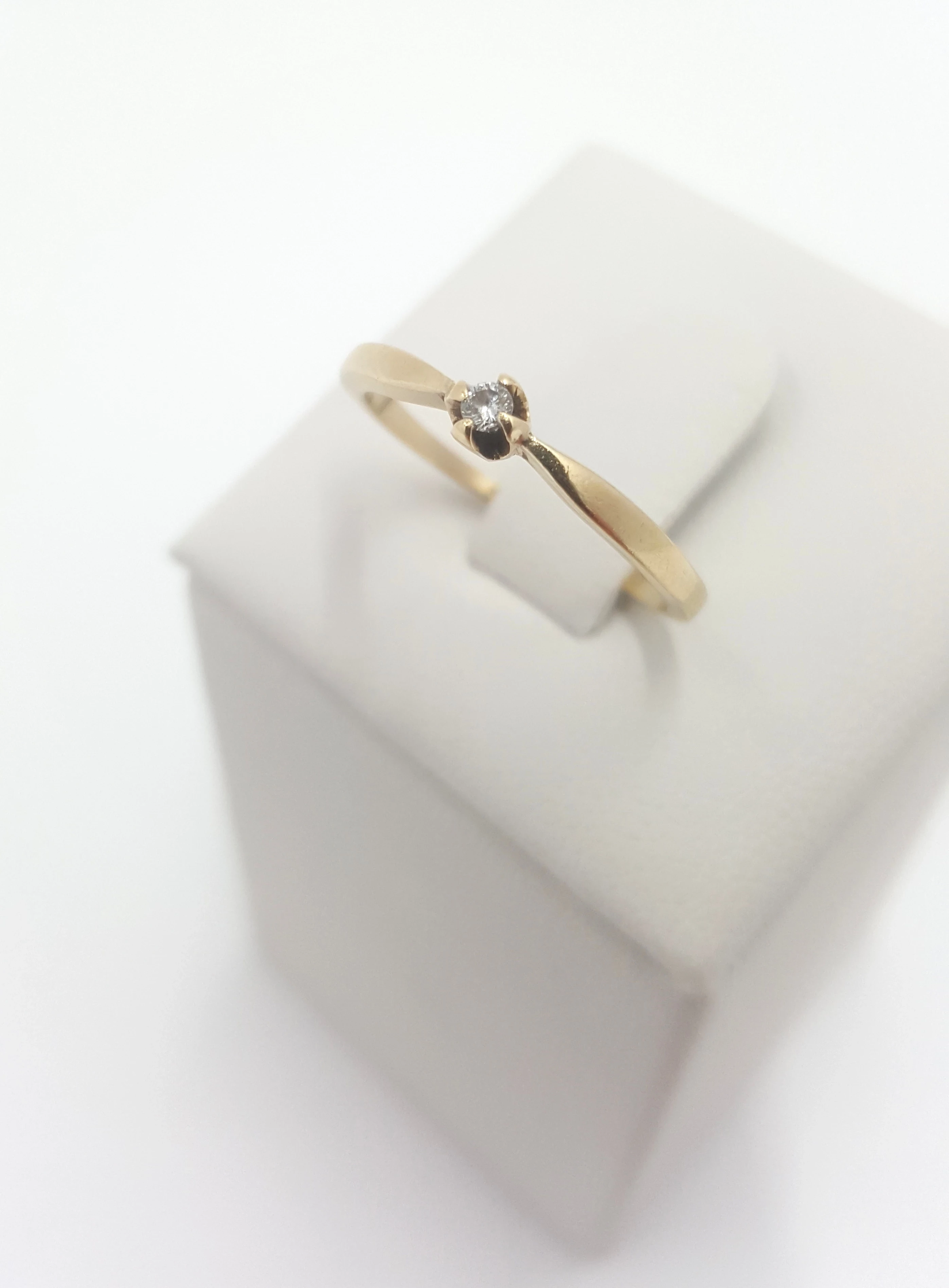 zloty-pierscionek-z-brylantem-p585-rodzaj-2205-16