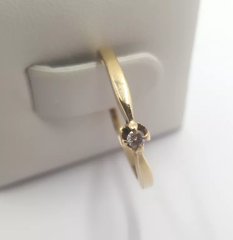 zloty-pierscionek-z-brylantem-p585-waga-245