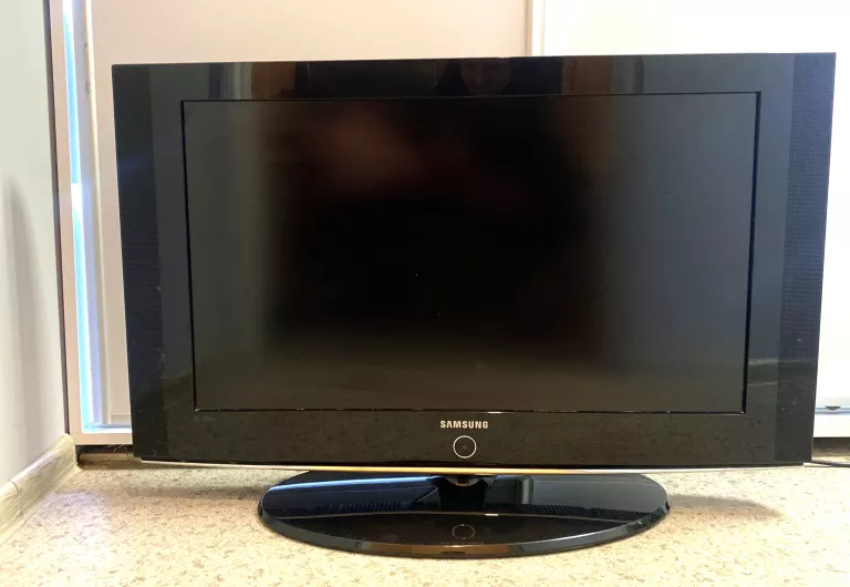 TELEWIZOR LCD SAMSUNG LE32S81B 32 " I PILOT