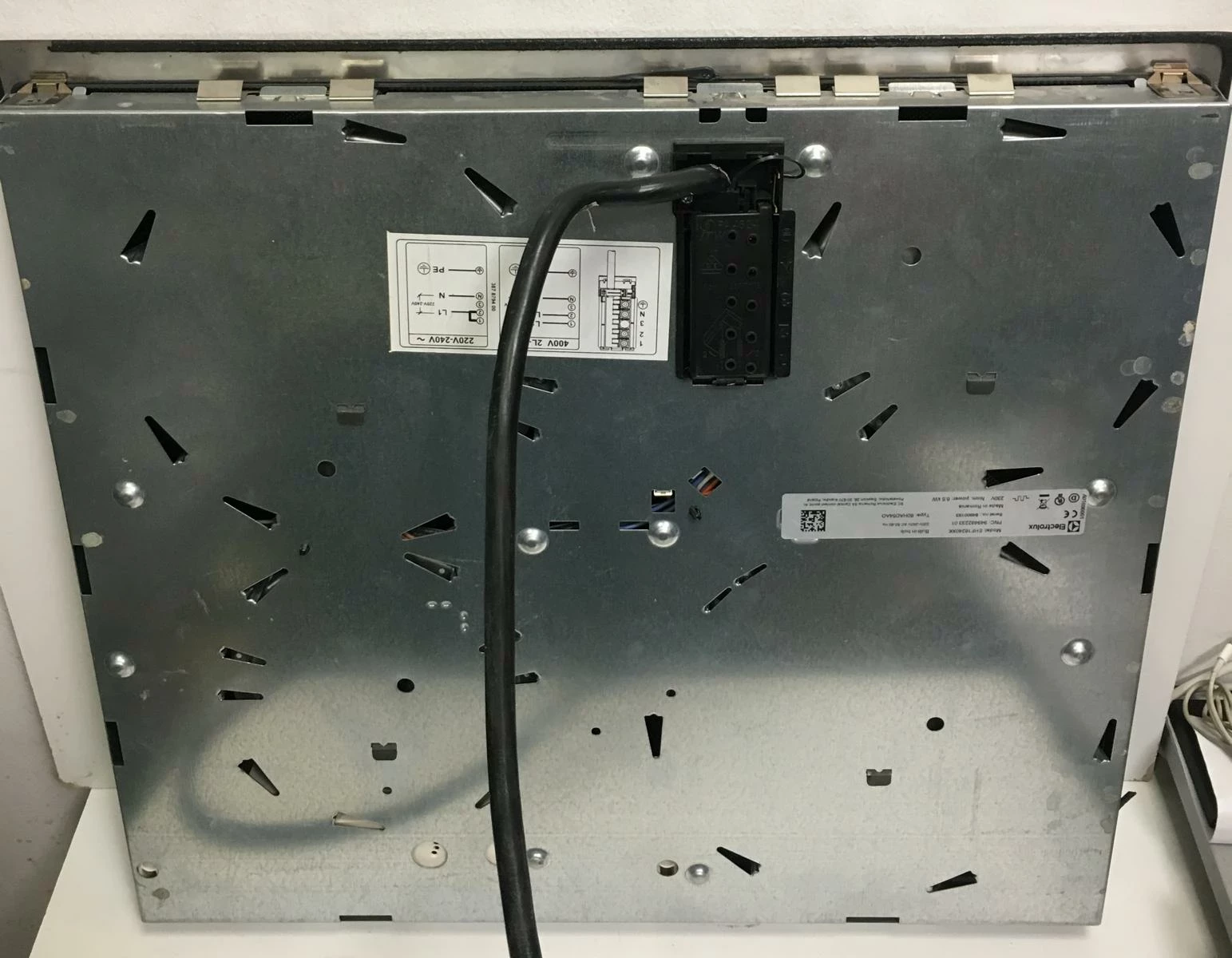 plyta-grzewcza-do-zabudowy-electrolux-ehf16240xk-kolor-dominujacy-czarny