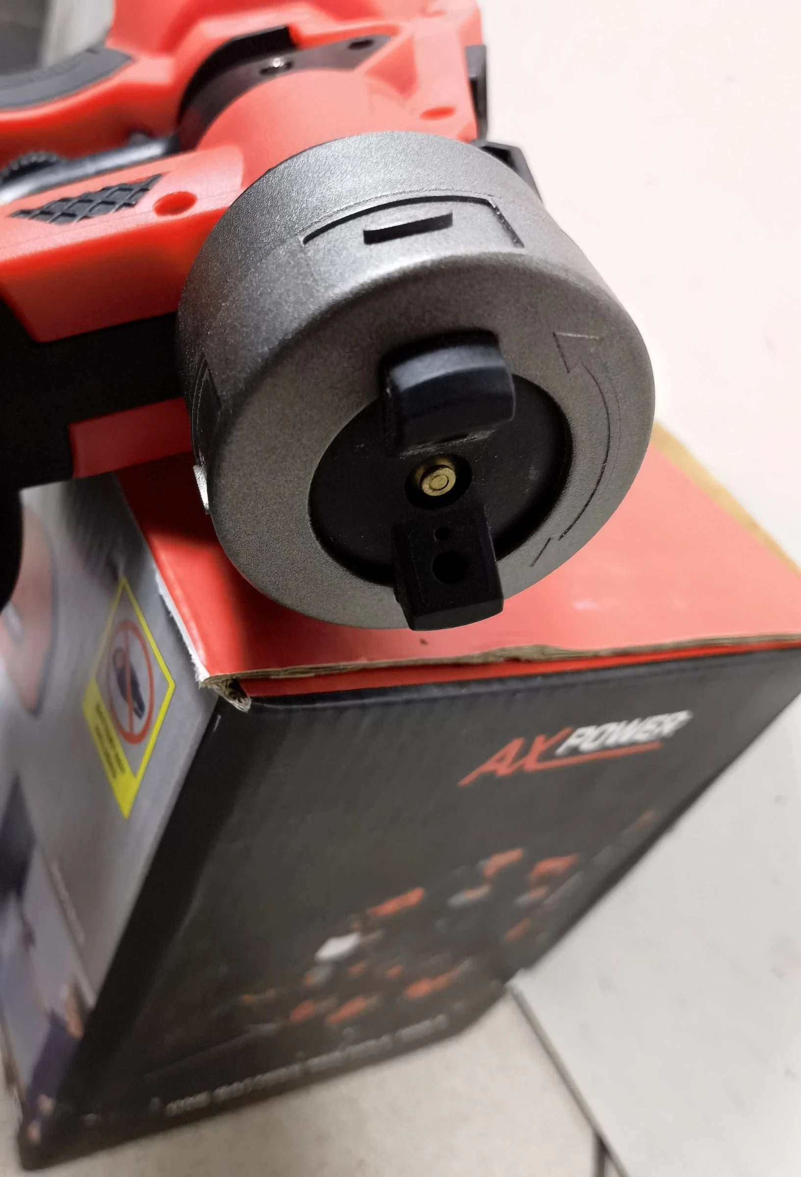 pistolet-malarski-ferm-sgm1015-zasilanie-akumulatorowe