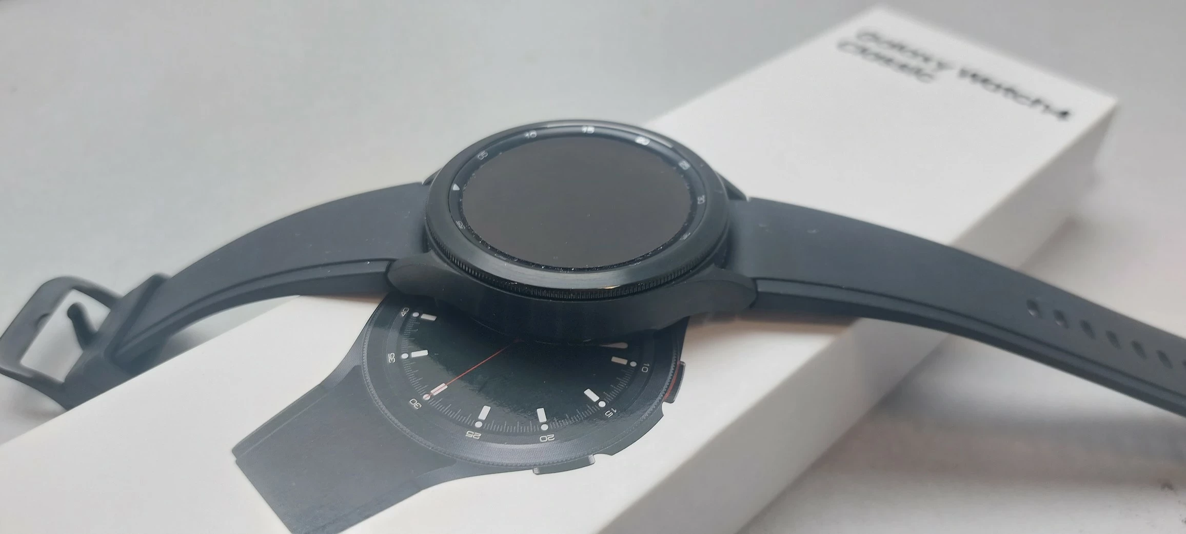 samsung-galaxy-watch-4-classic-sm-r890-gwarancja-kompatybilnosc-systemowa-android