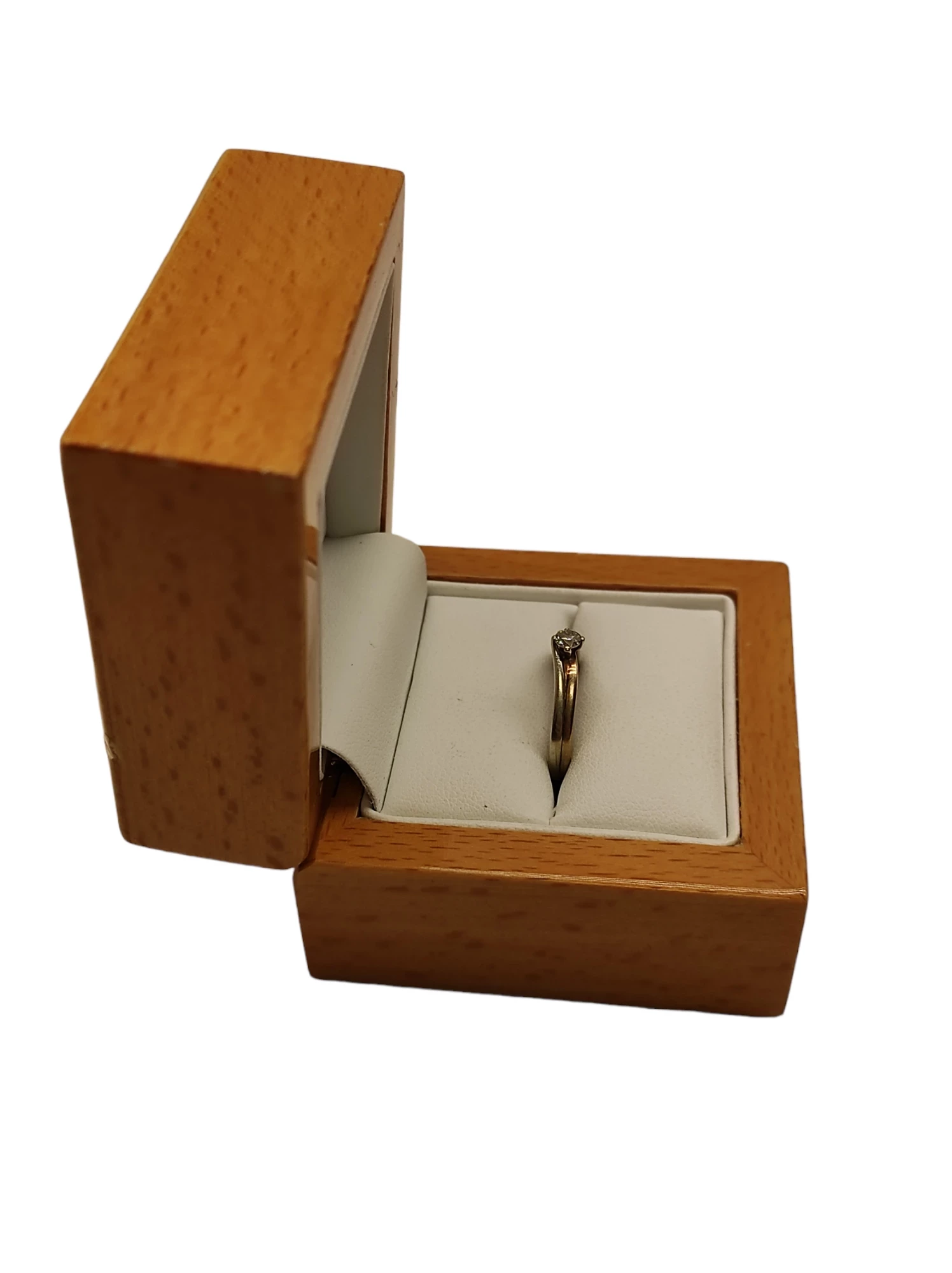 piekny-zloty-pierscionek-z-brylantem-333-178g-r13-material-15835-2