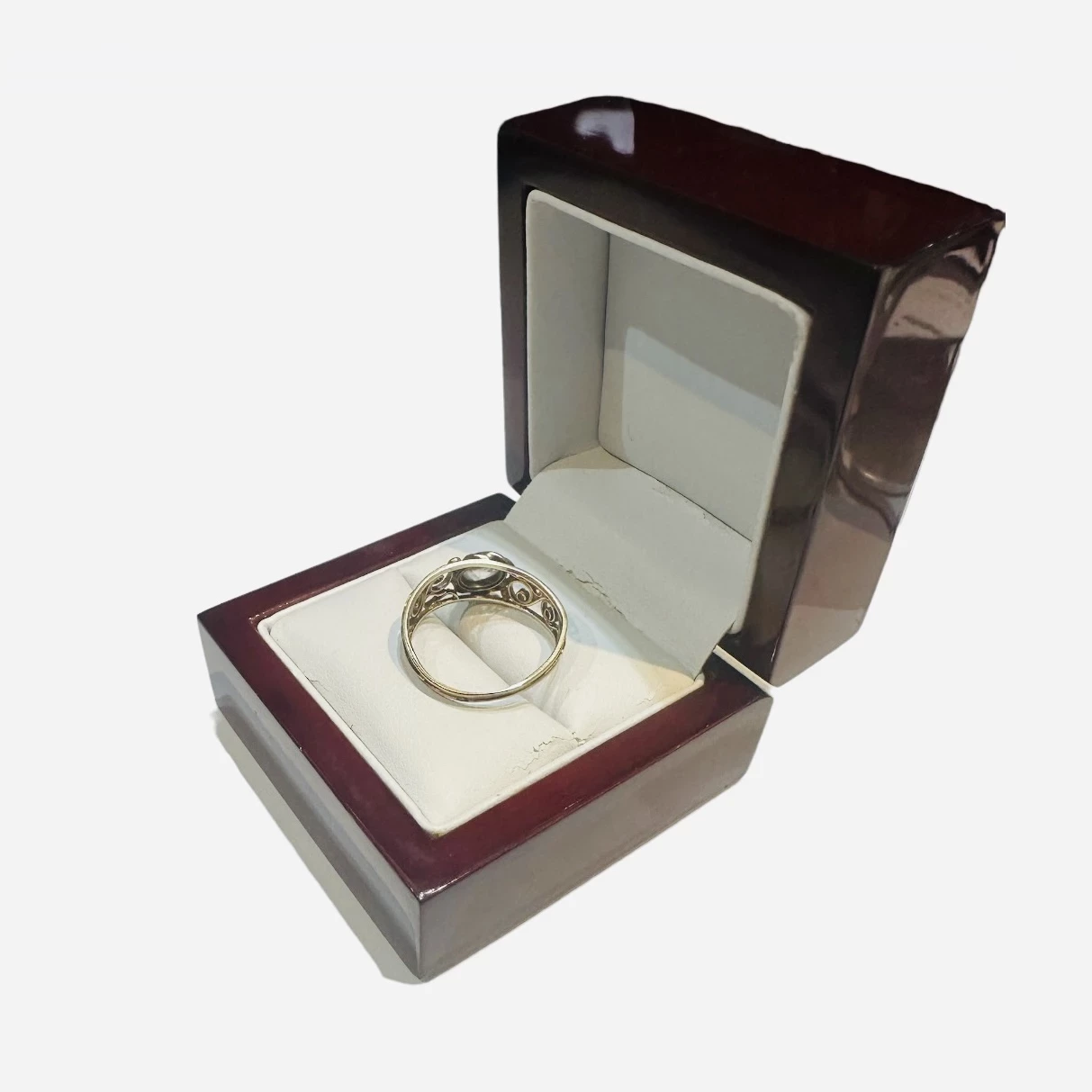 zloty-pierscionek-333285-lekko-przekrzywiony-rodzaj-wyrob-jubilerski