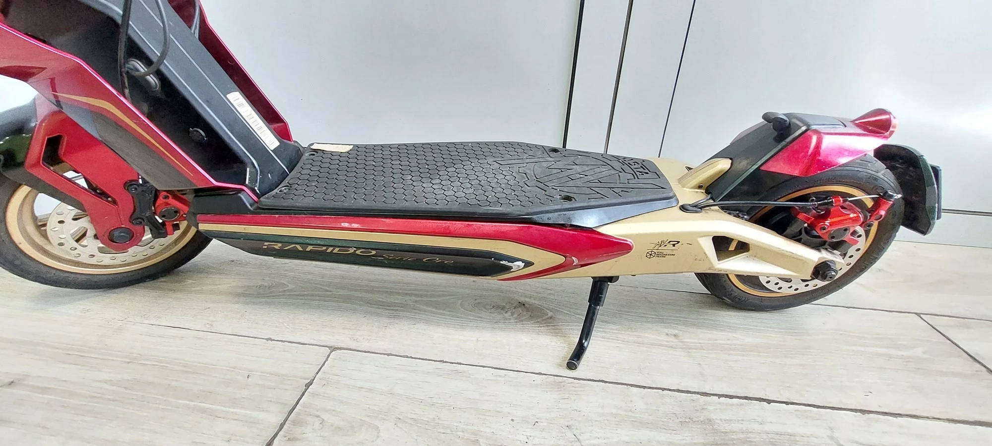 hulajnoga-elektryczna-mv-agusta-rapido-serie-oro10-predkosc-maksymalna-2000