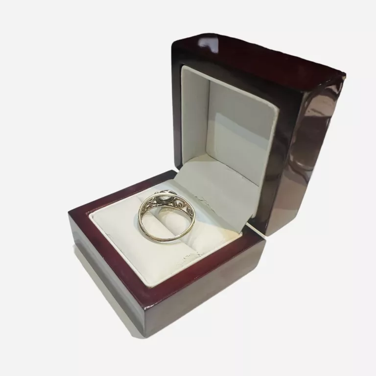 zloty-pierscionek-333285-lekko-przekrzywiony-rodzaj-wyrob-jubilerski