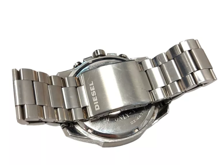zegarek-meski-srebrny-diesel-dz-4477-ksztalt-koperty-okragla