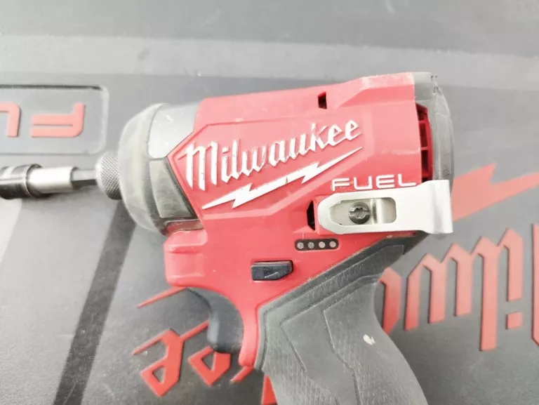 ZAKRĘTARKA MILWAUKEE M12 FID2-202X