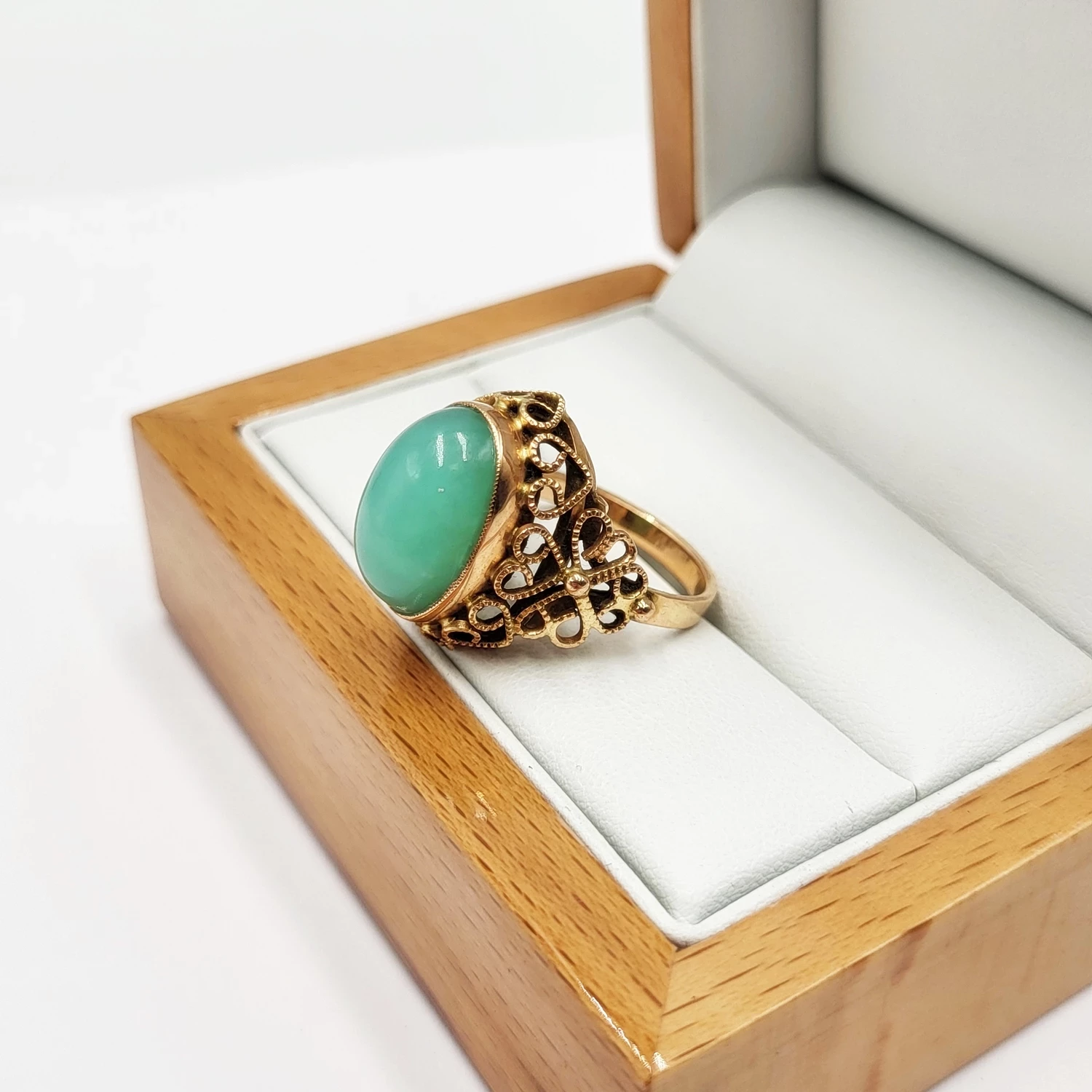 niesamowity-stary-zloty-pierscionek-z-chryzoprazem-filigran-585-cechy-brak
