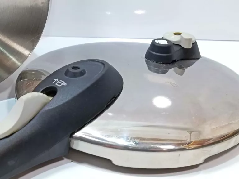 SZYBKOWAR TEFAL 6L