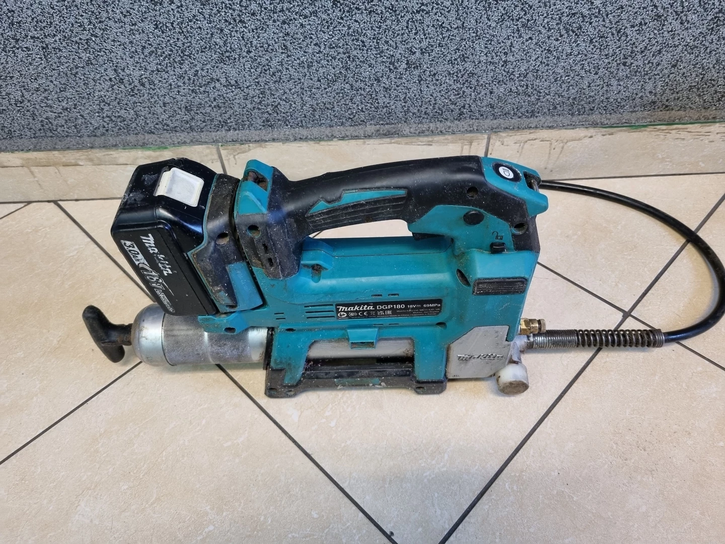 smarownica-akumulatorowa-makita-dgp180z-product-id-ff9579f0-9c1a-4c35-aa59-17f59dbd8d4d
