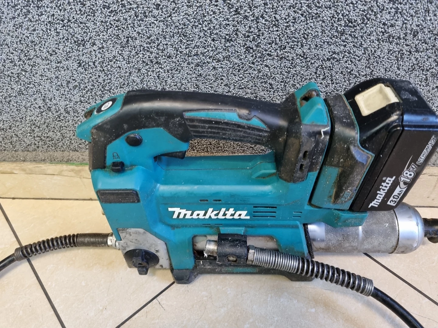 smarownica-akumulatorowa-makita-dgp180z-stan-uzywany
