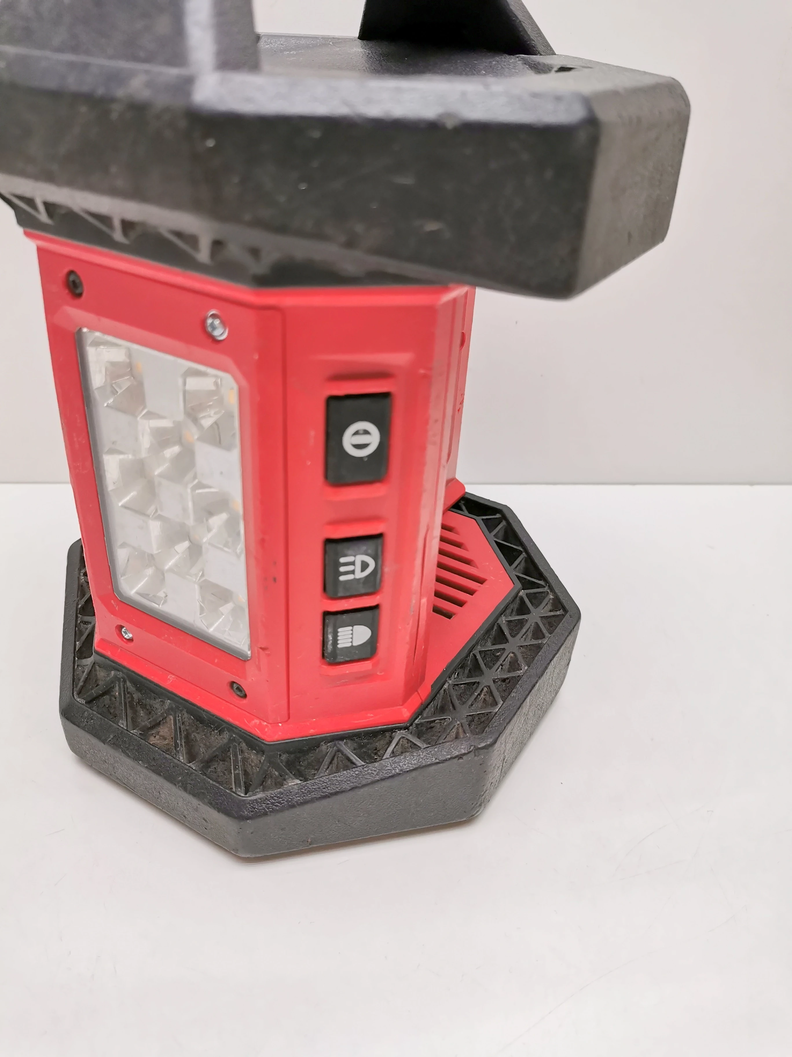 lampa-budowlana-halogen-led-milwaukee-m18-al-0-akumulator-30-ah-gen-augusta-emila-fieldorfa-nila-2c-ostroleka