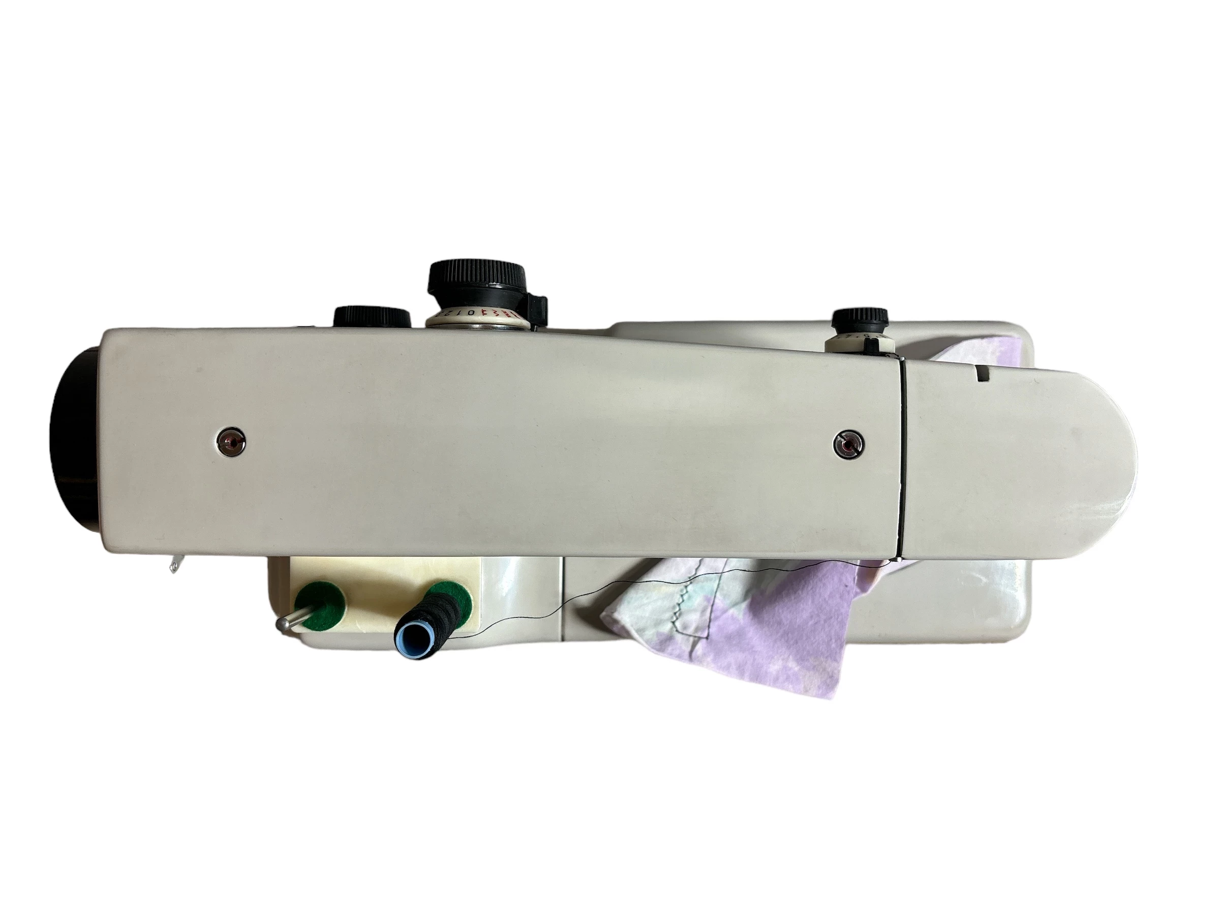 maszyna-do-szycia-lada-typ-137-komplet-w-walizce-stan-uzywany