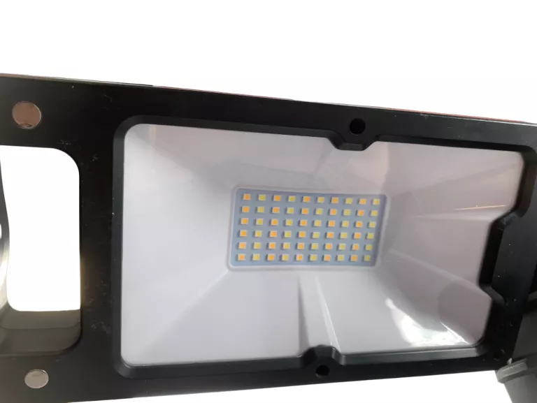 yato-yt-81811-lampa-led-do-budowy-bez-zasilacza-marka-yato