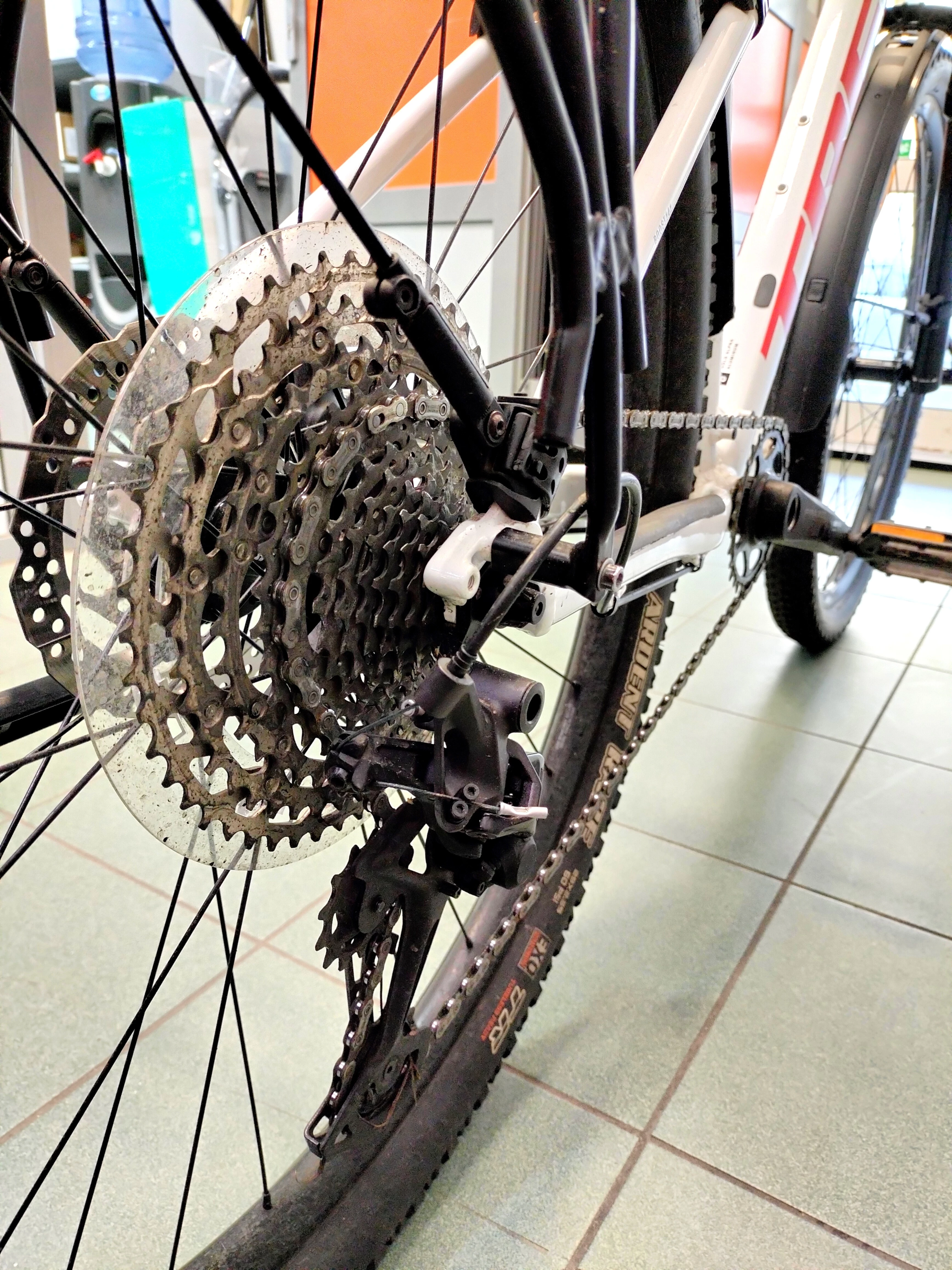 rower-trek-x-caliber-8-crystal-white-2022-gwarancja-kolor-bialy