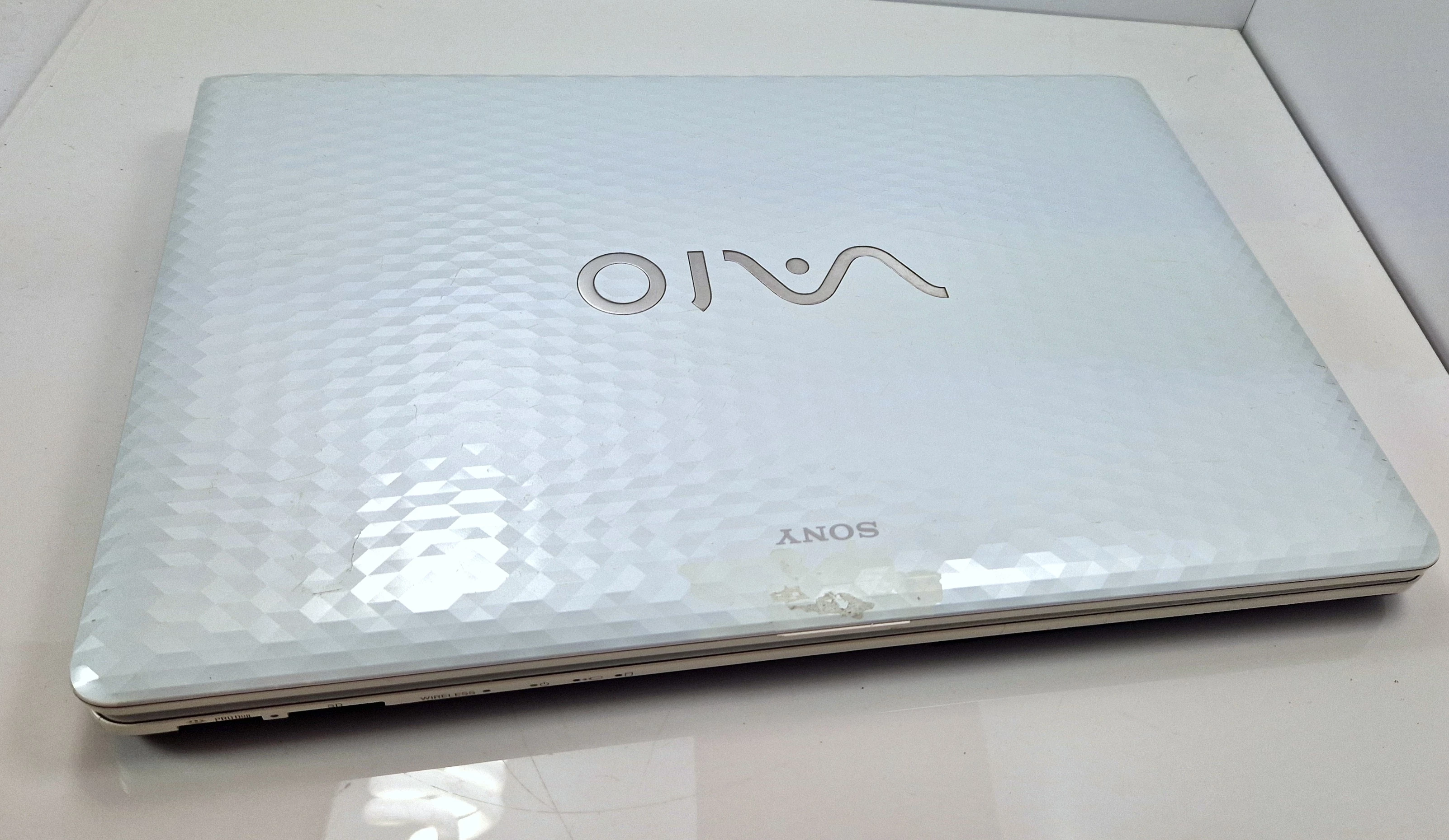 laptop-sony-vaio-pcg-91211m-6gb500hdd-173-z-zasilaczem-rozdzielczosc-px-1600-x-900