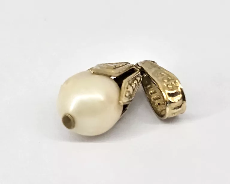 ELEGANCKA ZŁOTA ZAWIESZKA Z PERŁĄ 0.65G 333P