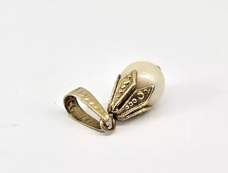 ELEGANCKA ZŁOTA ZAWIESZKA Z PERŁĄ 0.65G 333P