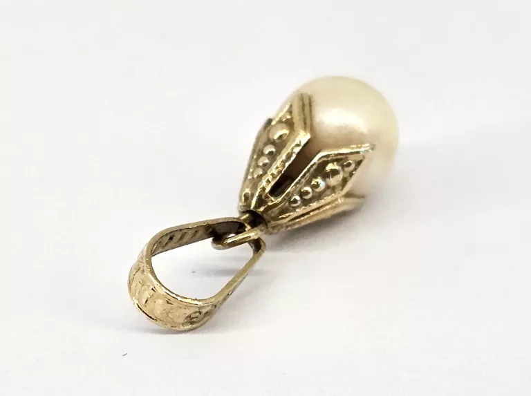 ELEGANCKA ZŁOTA ZAWIESZKA Z PERŁĄ 0.65G 333P