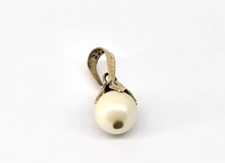 ELEGANCKA ZŁOTA ZAWIESZKA Z PERŁĄ 0.65G 333P