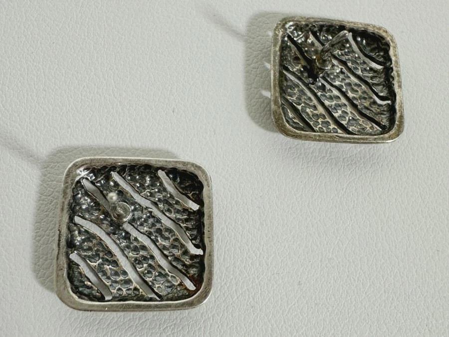 srebrne-kolczyki-kwadraty-sztyft-32g-przykuwajace-wzrok-pr-925-kamien-17088-524288