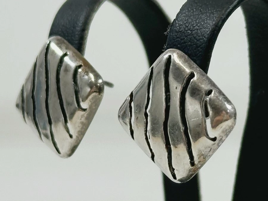 srebrne-kolczyki-kwadraty-sztyft-32g-przykuwajace-wzrok-pr-925-rodzaj-2205-16