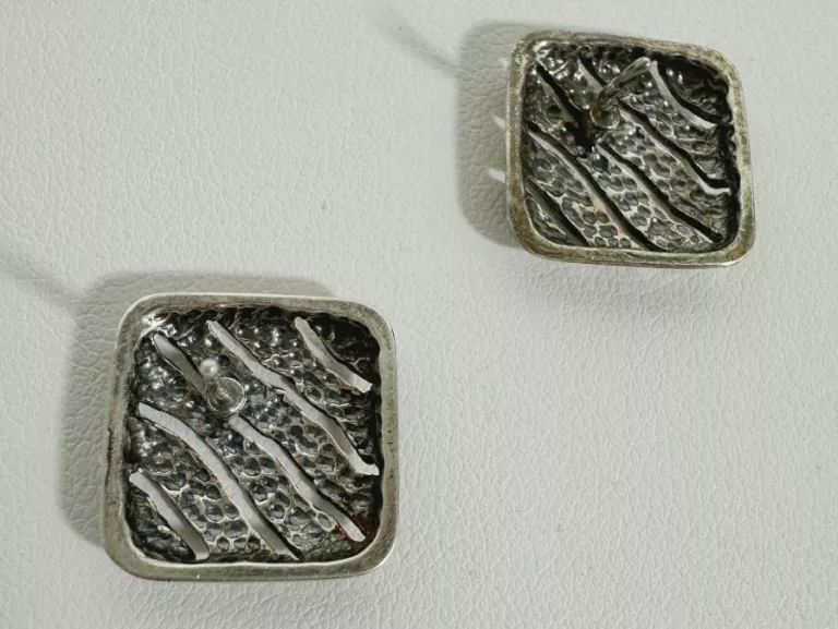 srebrne-kolczyki-kwadraty-sztyft-32g-przykuwajace-wzrok-pr-925-kamien-17088-524288