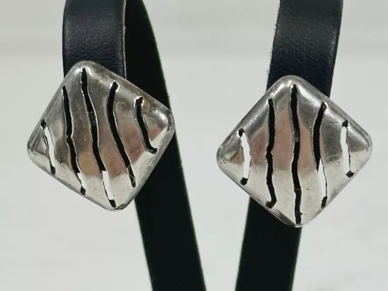 srebrne-kolczyki-kwadraty-sztyft-32g-przykuwajace-wzrok-pr-925-ean-gtin-5905658065294