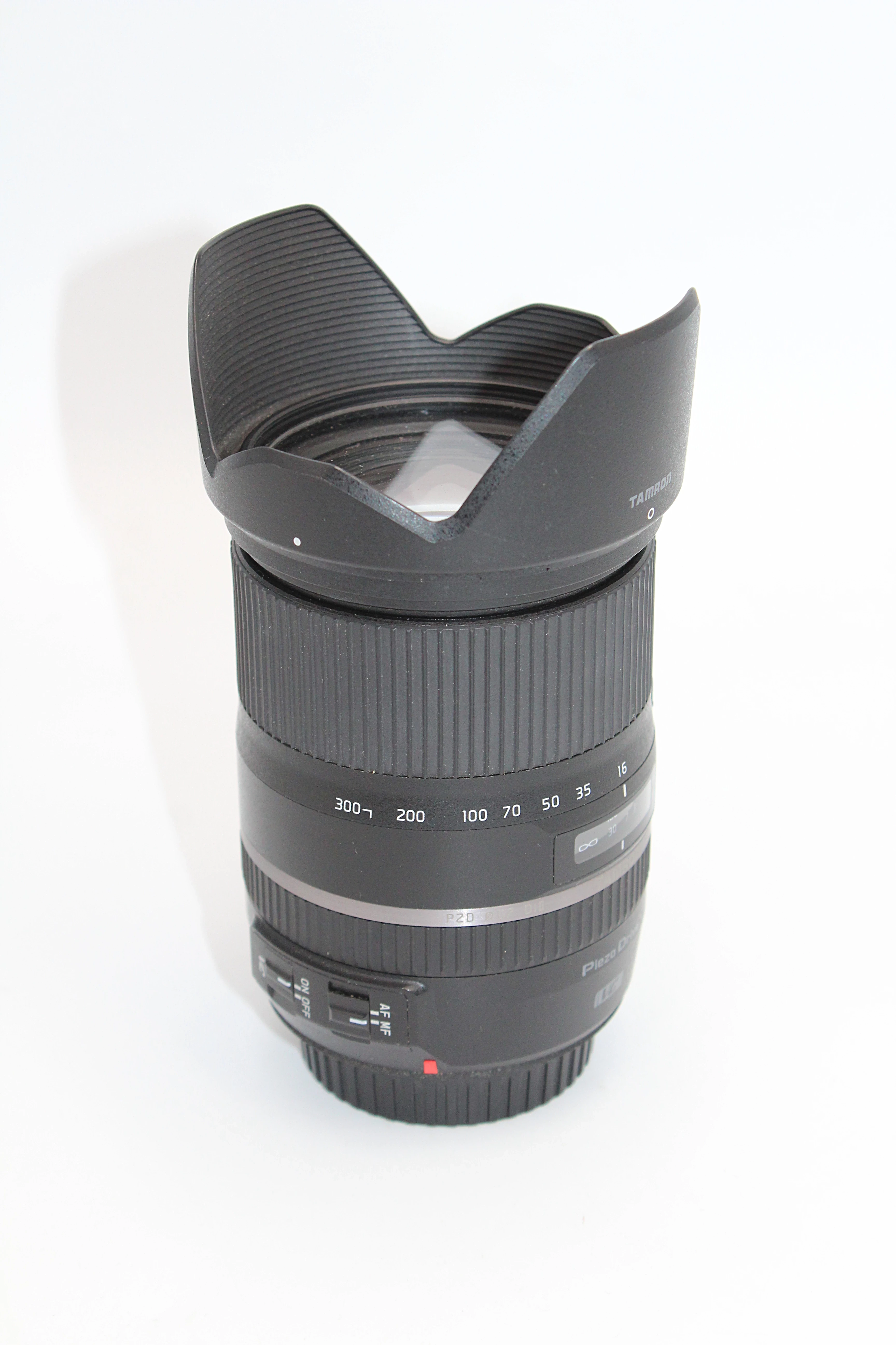 obiektyw-tamron-16-300-mm-f35-63-di-ii-vc-pzd-macro-stan-uzywany