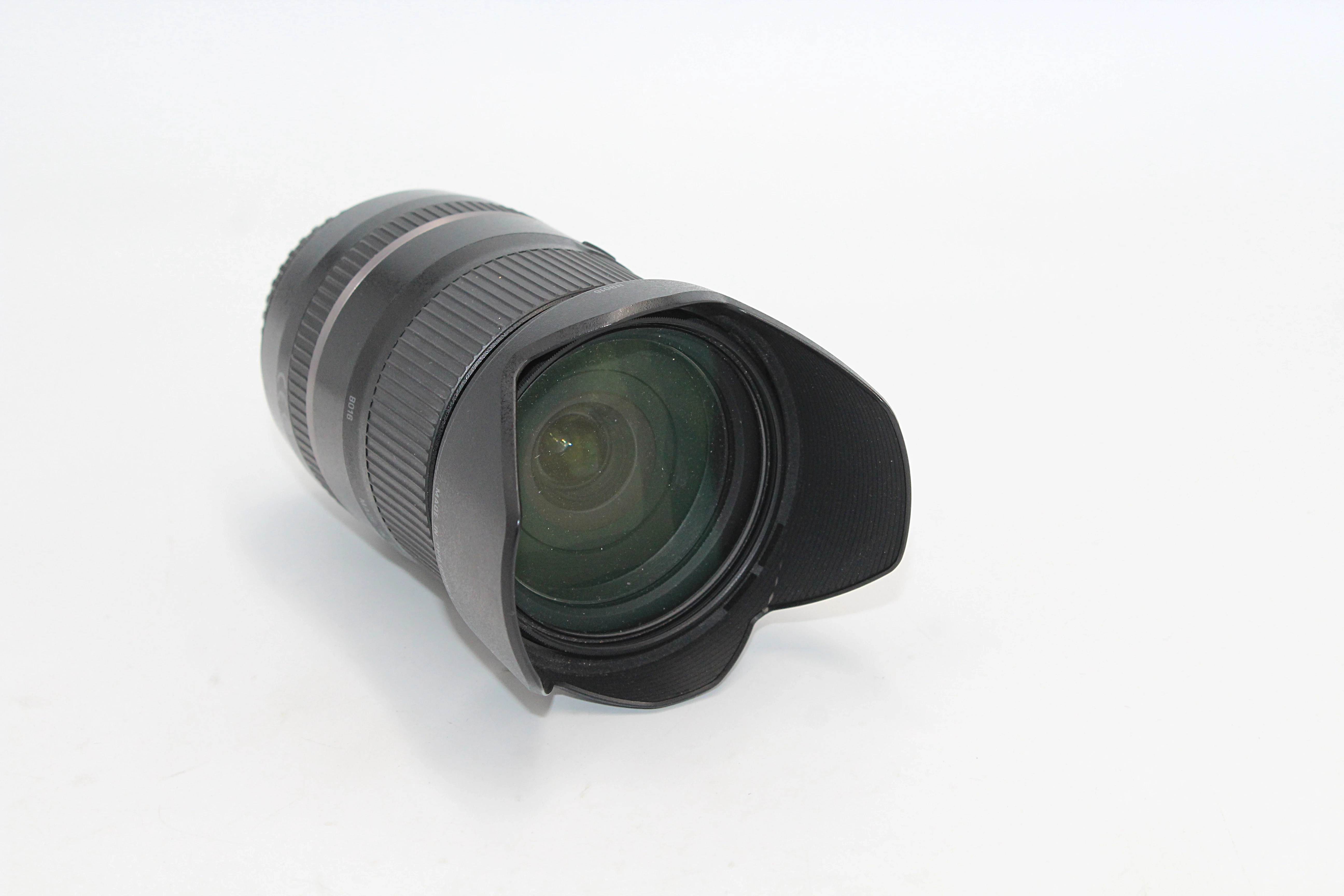 obiektyw-tamron-16-300-mm-f35-63-di-ii-vc-pzd-macro-przyslona-f35-63