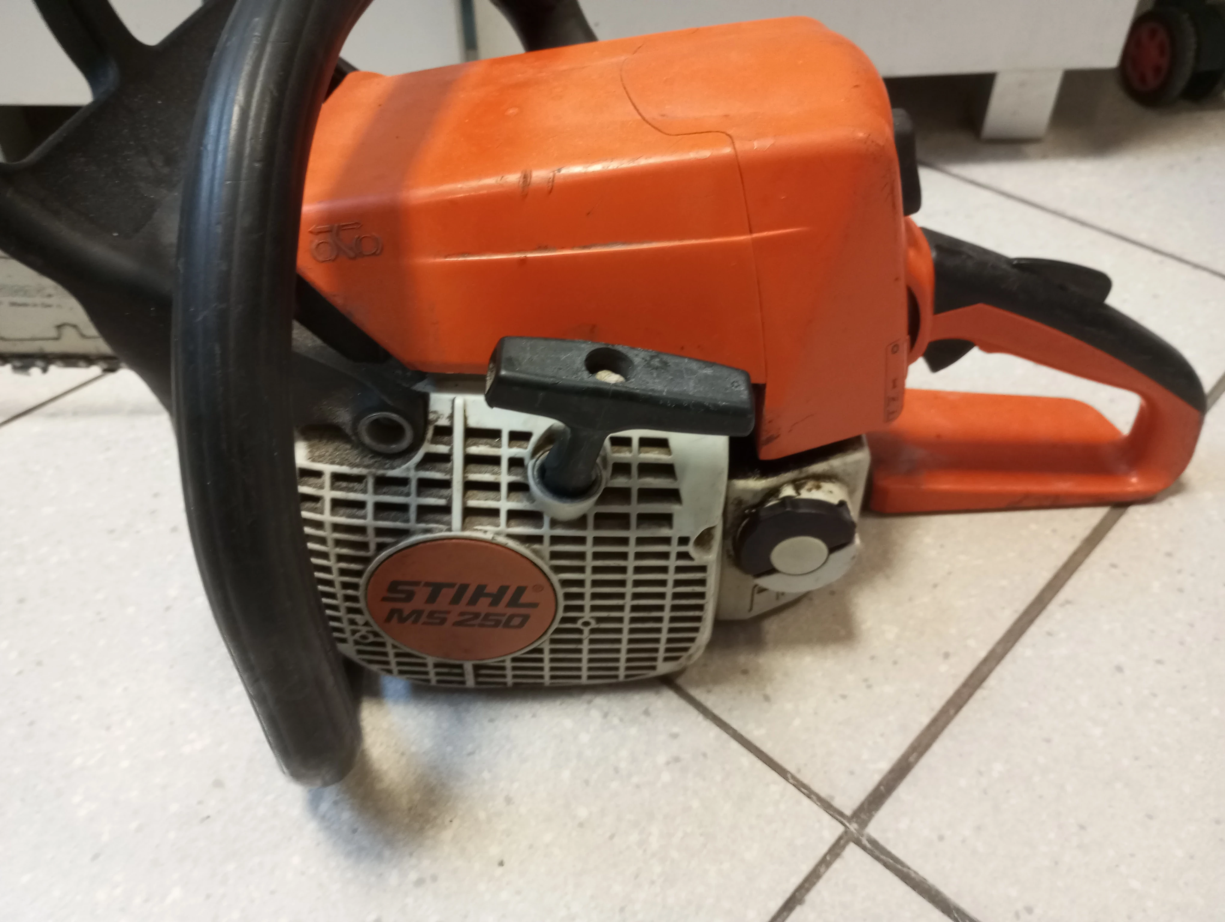pila-spalinowa-stihl-ms-250-stan-uzywany
