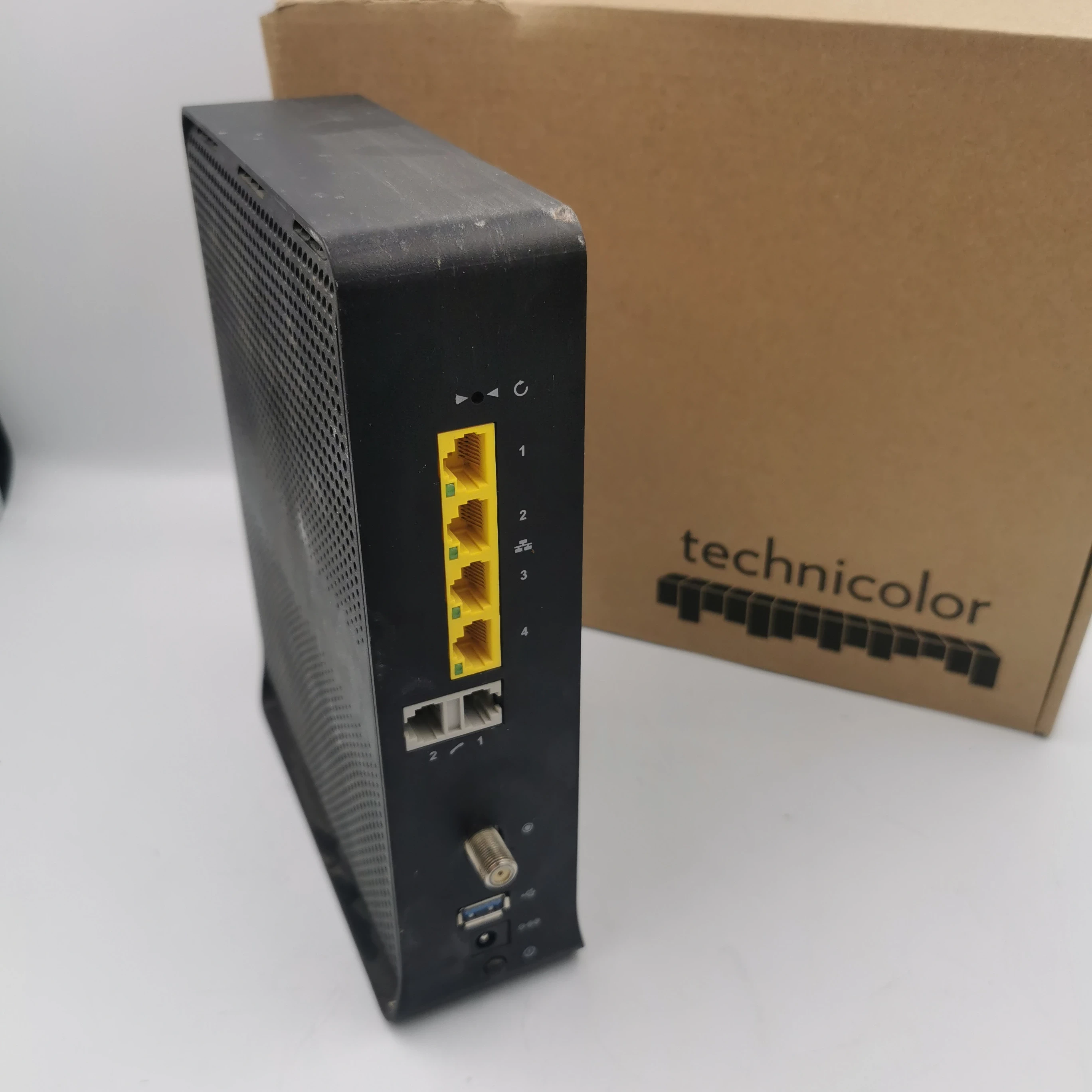 router-technicolor-cga4236tch1-ean-gtin-8780000105685