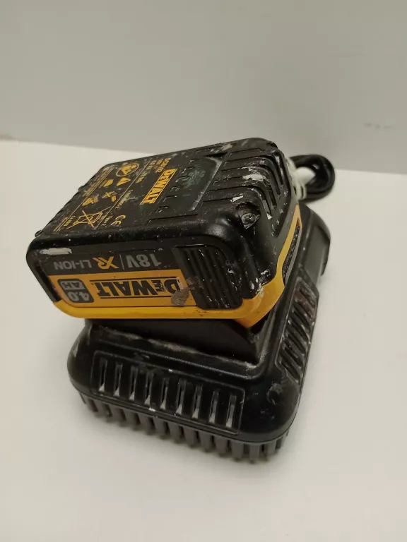 ŁADOWARKA DEWALT DCB105 + BATERIA DEWALT DCB182 4AH