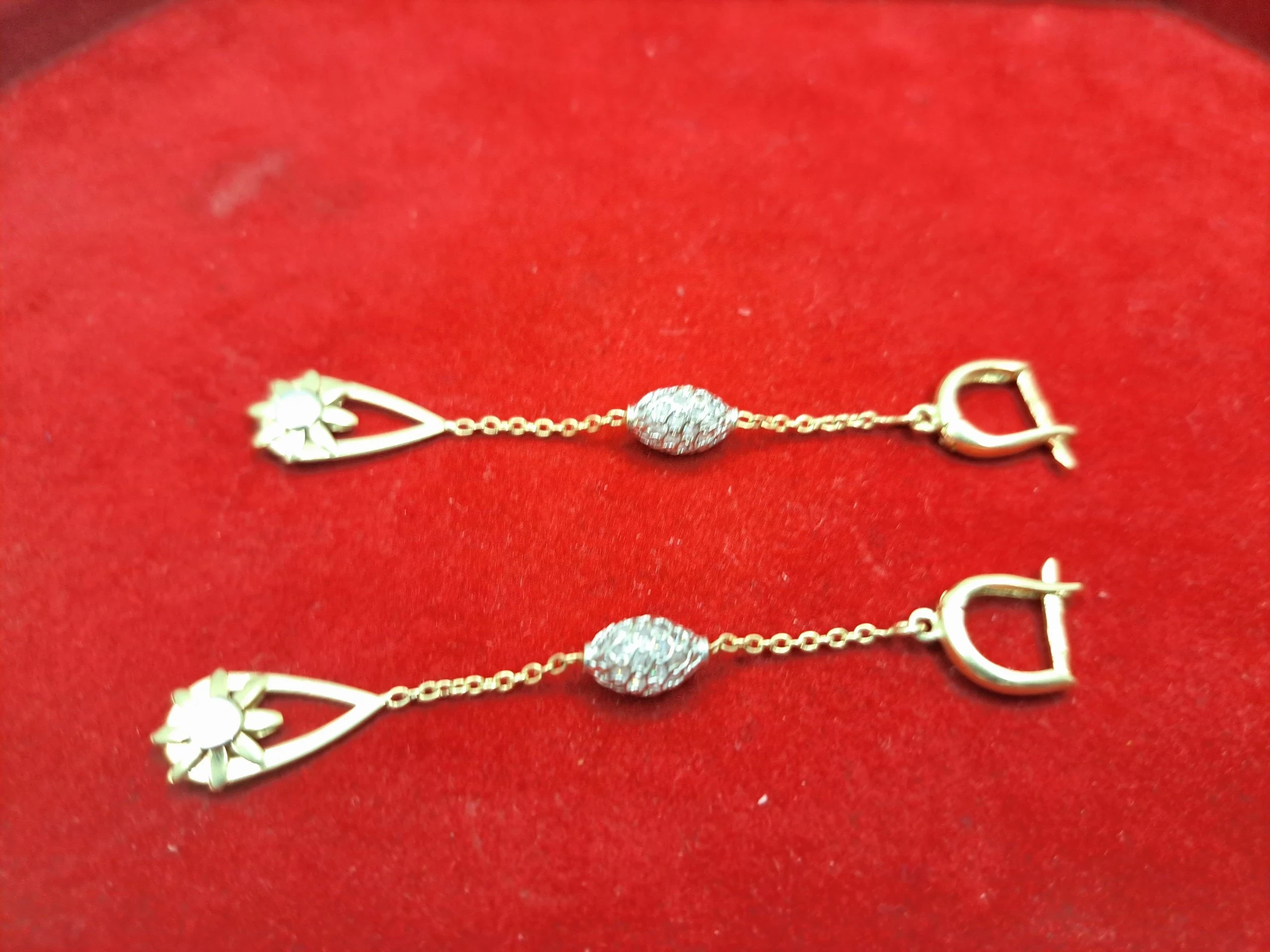 uzywane-wiszace-zlote-kolczyki-p585-518g-rodzaj-2205-2