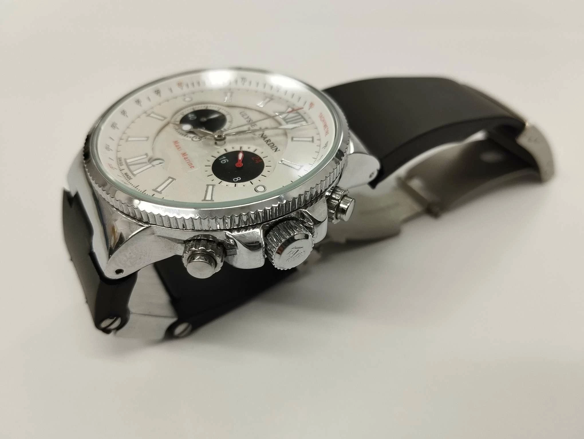 zegarek-ulysse-nardin-maxi-marine-mechanizm-kwarcowy