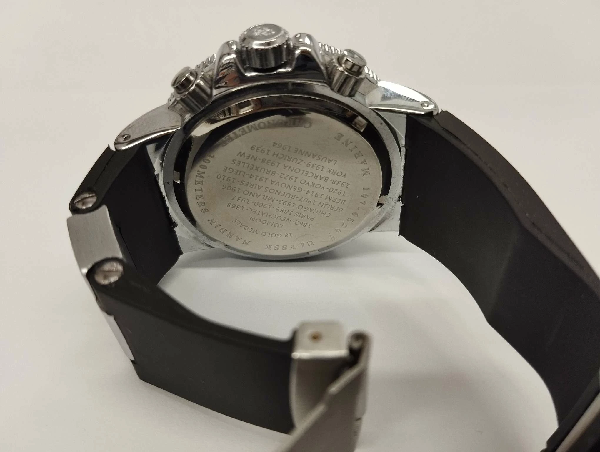 zegarek-ulysse-nardin-maxi-marine-ksztalt-koperty-okragla