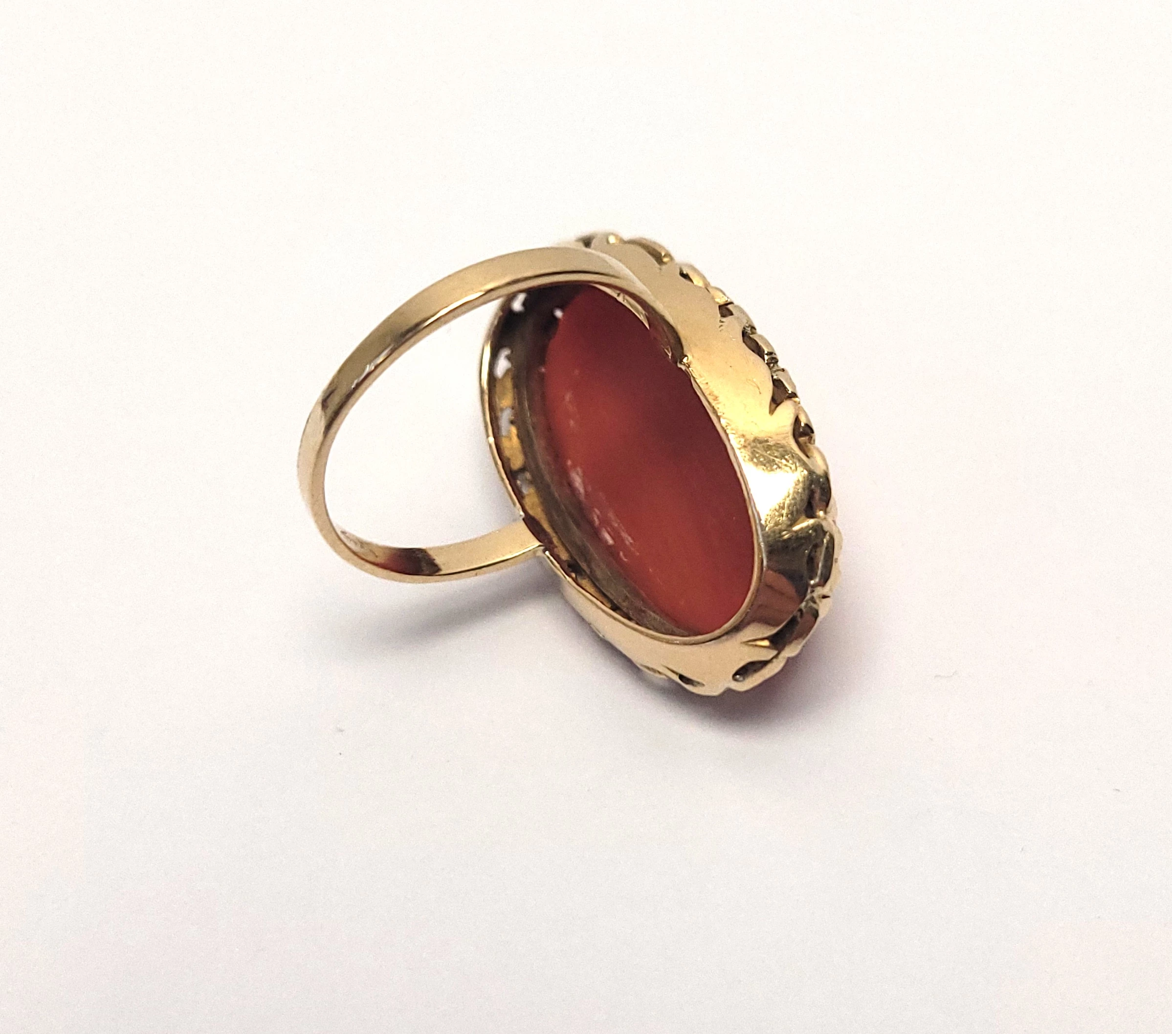 uzywany-zloty-pierscionek-z-koralem-585-907g-r17-material-zloto