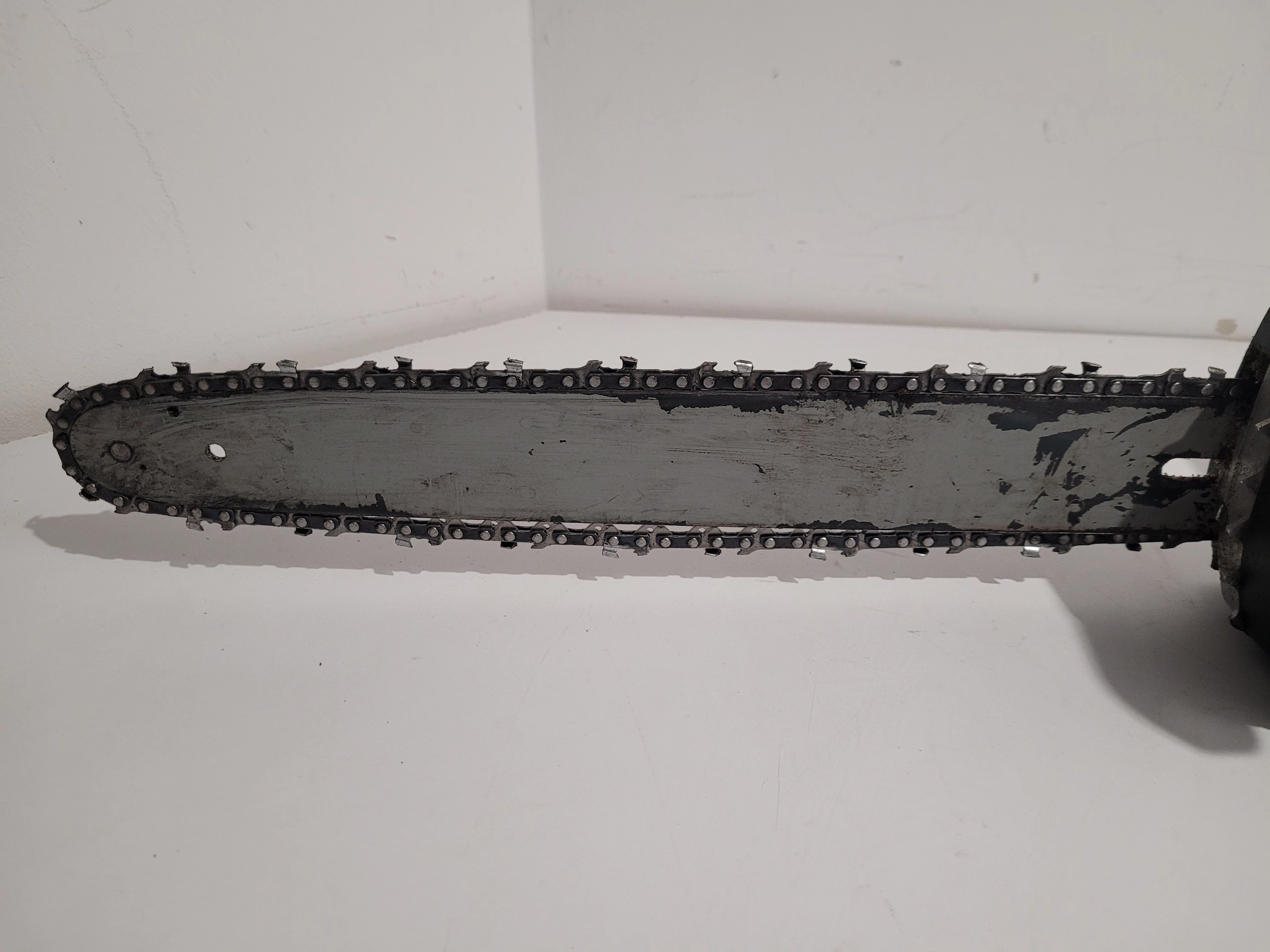 pila-elektryczna-lancuchowa-makita-model-uc4003a-rodzaj-tarczy-tnaca