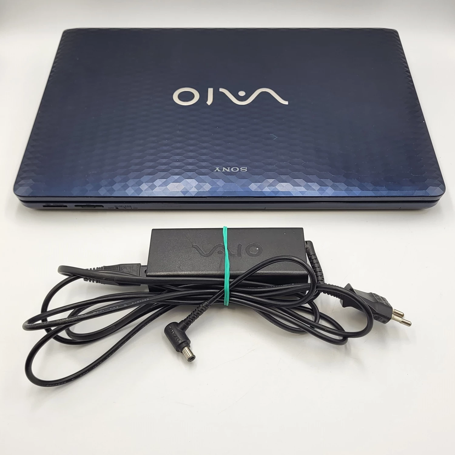 laptop-sony-vaio-pcg-71811m-i3-2310m-6gb-ram-geforce-410m-120gb-seria-procesora-intel-core-i3