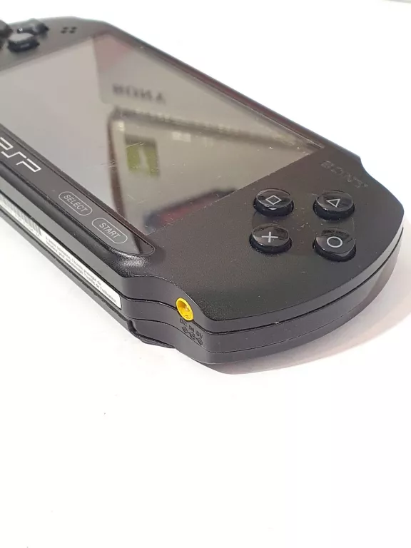 KONSOLA SONY PSP E1004 + GRY