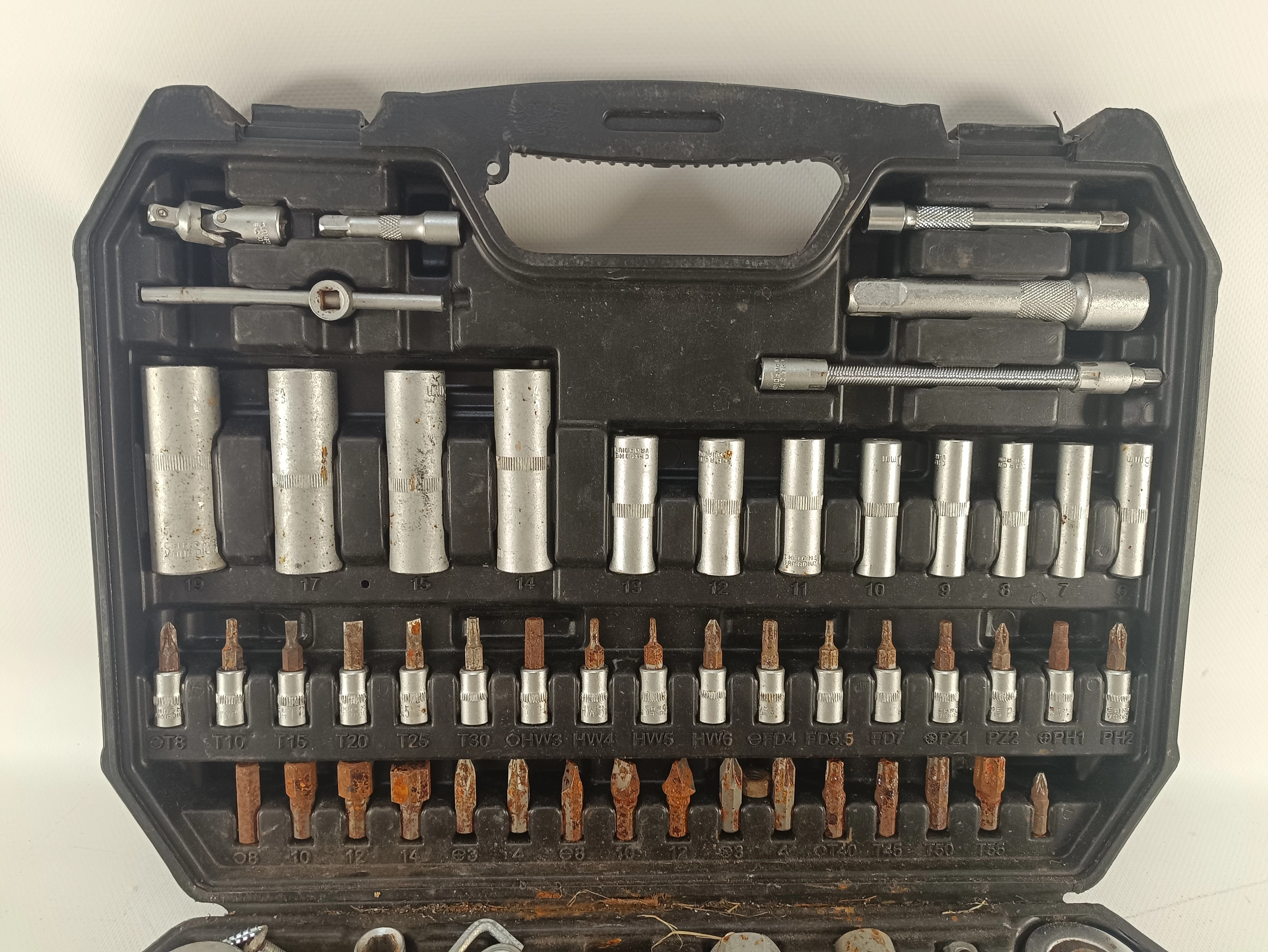 zestaw-kluczy-boxer-94-pcs-stan-uzywany