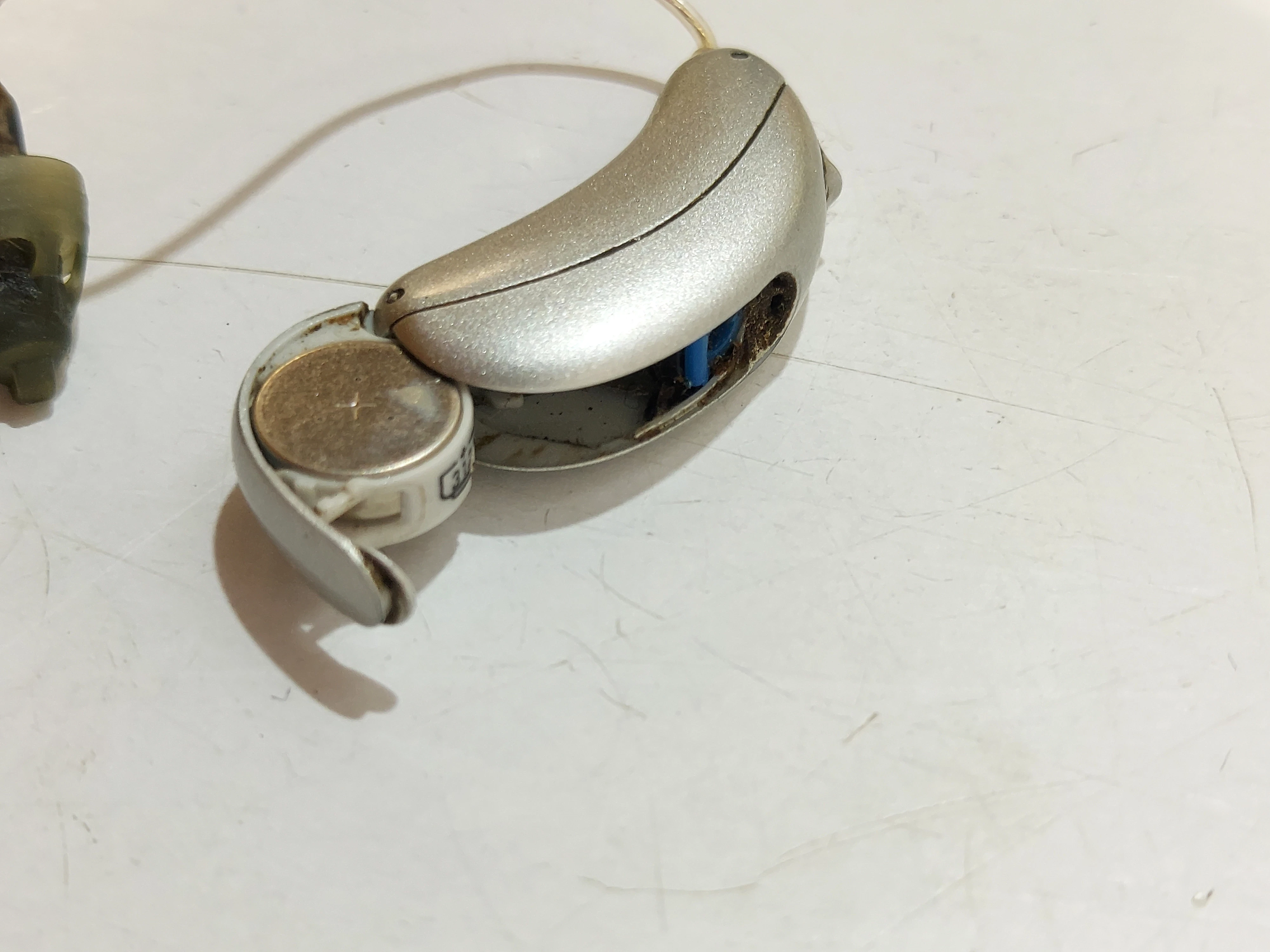 aparat-sluchowy-unitron-t-moxi-fit-600-ucho-prawe-i-lewe